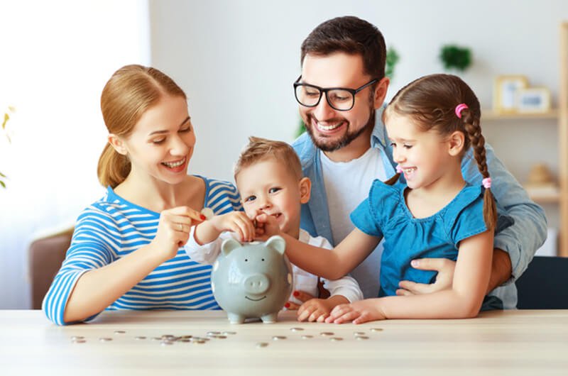 family with piggy bank - financial planning services for families farmington CT